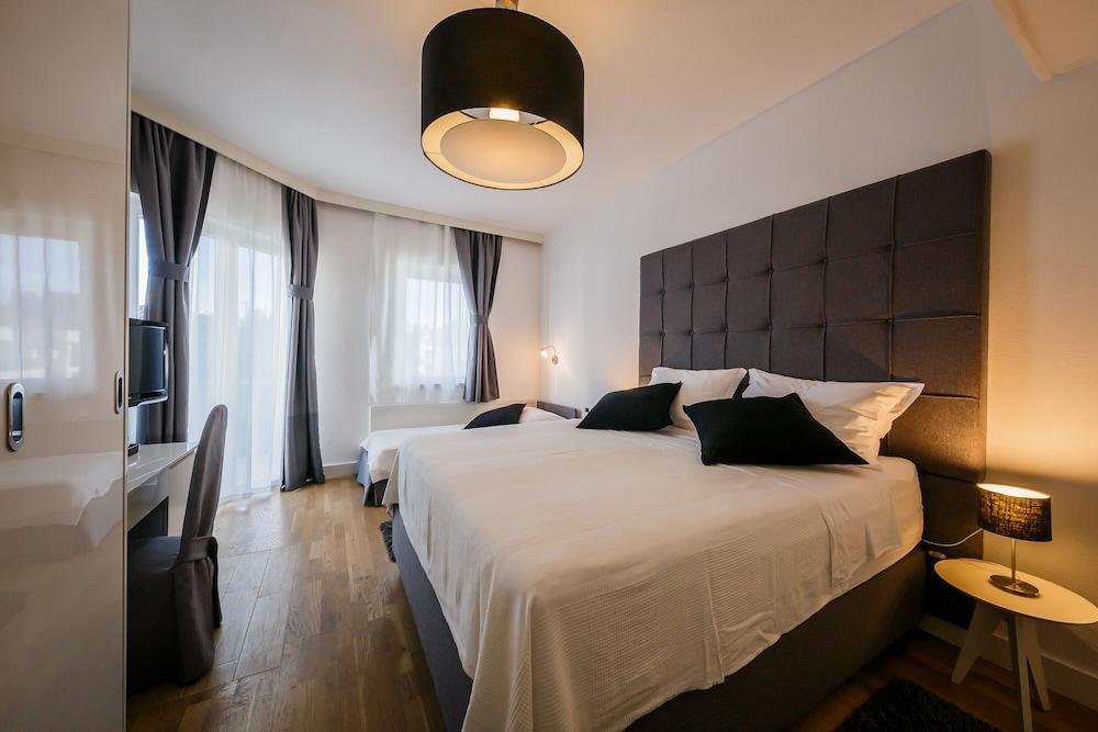Hotel Villa Zarko Kastel Stari ภายนอก รูปภาพ